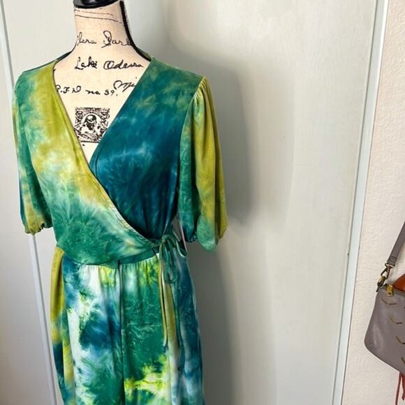 NWT! Velvet Torch Tie-Dye Puff Sleeve Wrap Dress Size Large - Picture 3 of 9